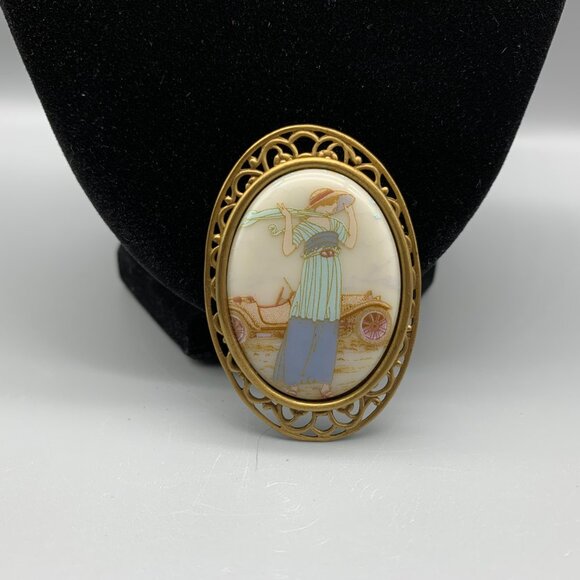 Vtg Gold-tone Scrolled Cameo Brooch Woman in Blue Dress by Oldtime Car - Picture 4 of 7